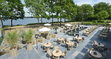 Sfeerbeeld terras van Fletcher Hotel-Restaurant 's-Hertogenbosch